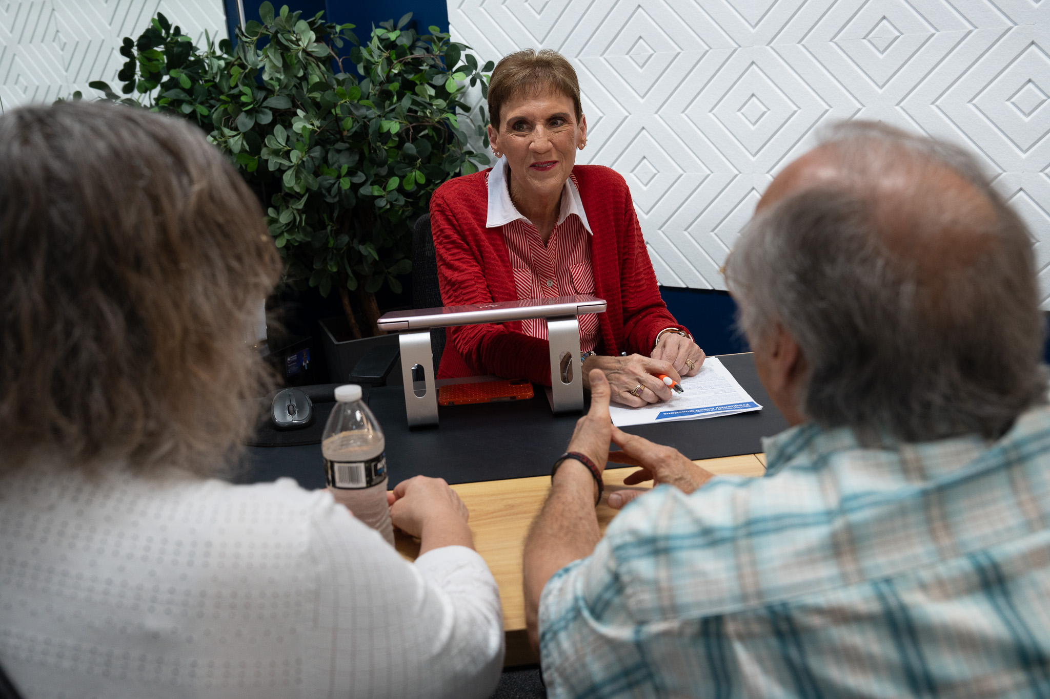 MRSG advisor consulting with retired couple in Beavercreek Ohio office